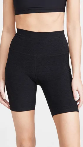 Vista 2 de Beyond Yoga Pantalones cortos de ciclismo de cintura alta con bolsillo Spacedye para mujer