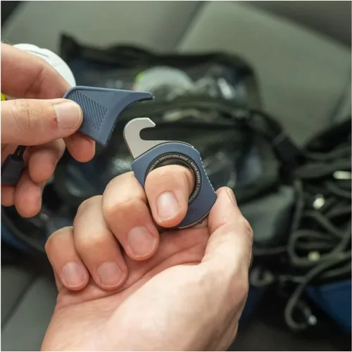Vista 6 de SOG Rapid Rescue Multi-Tool Stainless Steel Seatbelt Cutter, GRN Handle, Aluminum Pull-Ring, Quick to Deploy from The Sheath