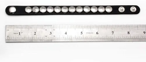 Vista 3 de Eigso - Pulsera de cuero negro estilo punk con remaches y tachuelas de metal para Halloween, para hombres y mujeres , aleación, G1, EGSLBR00003