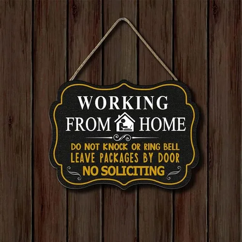 Vista 3 de Letrero con texto en inglés "Working from Home" ("Do Not Knock or Ring Bell Leave Packages at Door No Soliciting") para puerta delantera, letrero