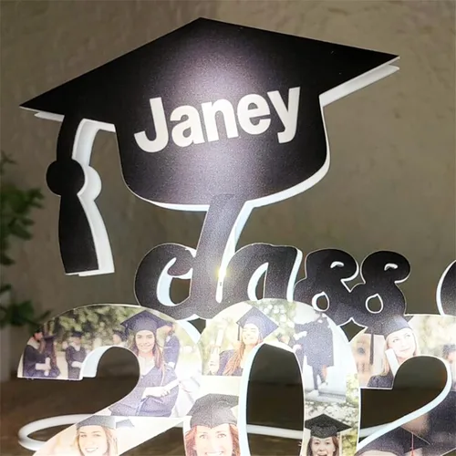 Vista 2 de Luces de pared personalizadas para collage de fotos de 1 a 10 años, gorra de graduación, luz acrílica, decoraciones de temporada de graduación