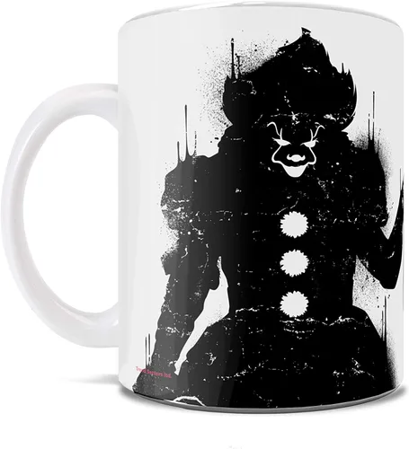 Vista 2 de Trend Setters IT Chapter 2 – Pennywise – IT is Coming – Taza de película de terror para café o té – Perfecto para regalar o coleccionar Ltd Se