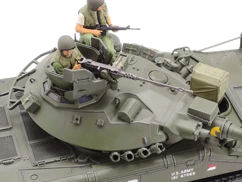 Vista 4 de Tamiya 35365 1/35 US Airborne Tank M551 Sheridan Plastic Model Kit