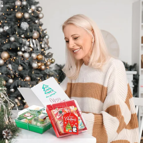 Vista 5 de Yaomiao 50 piezas de cajas de charcutería de Navidad con cuerdas y tarjetas, caja de comida de Navidad con tapas transparentes, contenedores