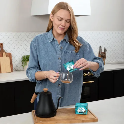 Vista 2 de Four Sigmatic - Café instantáneo de tostado medio orgánico adaptógeno con ashwagandha, chaga y tulsi, apoyo inmunológico y alivio del estrés, Keto