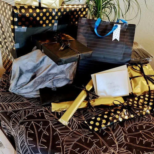 Vista 4 de Cintas de satén beige de 1 pulgada x 25 yardas, cinta de tela con bordes dorados para envolver regalos, manualidades, ramos florales, lazos