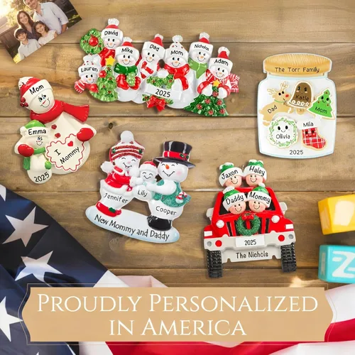 Vista 6 de Adorno personalizado para niña con perro 2026 Adornos de Navidad personalizados 24 horas, grabados con láser, para árbol Regalo de recuerdo