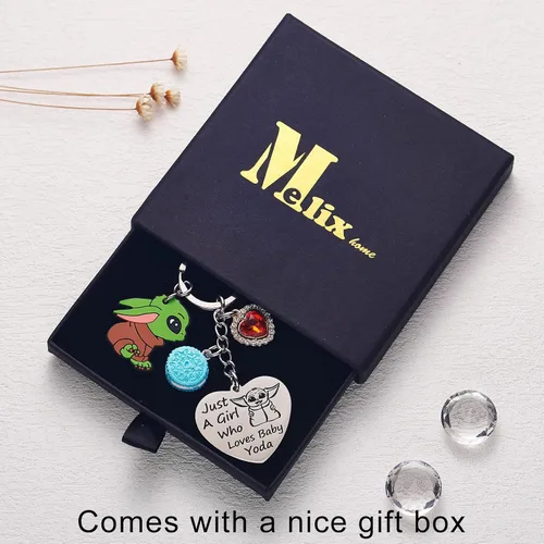 Vista 4 de Melix Home Regalos para bebé Yoda, lindo llavero mandaloriano, regalo para hija, adolescentes, niñas, llaveros de corazón Yoda, regalo de cumpleaños