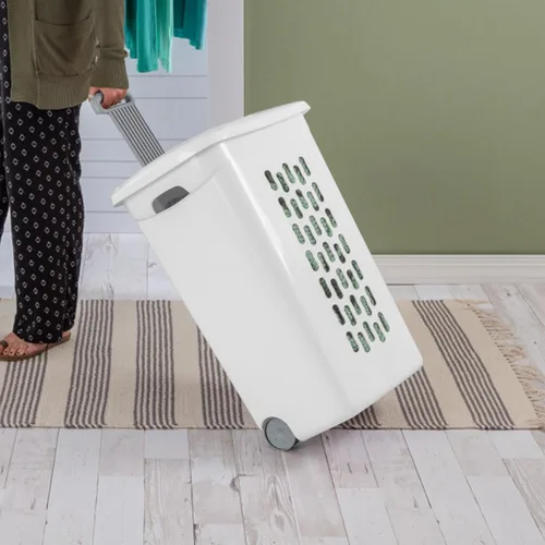 Vista 8 de Sterilite Paquete de 3 Cestas de Ropa Ultra con Ruedas, Cesta de Lavandería con Tapa Abatible y Mango Retráctil - Carrito de Almacenamiento de Ropa
