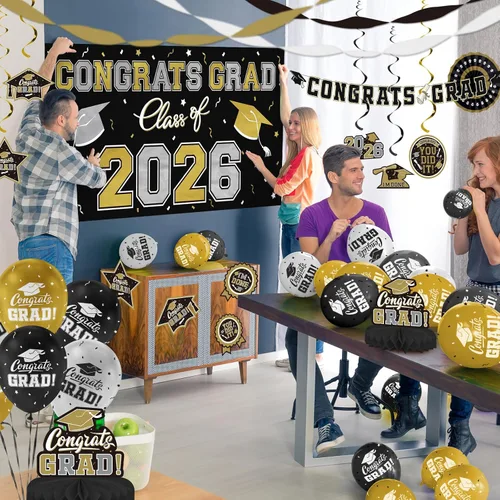 Vista 4 de Juego de decoraciones de graduación 2026 con temática negra y dorada, pancarta de felicitaciones, telón de fondo, globos y serpentinas, suministros