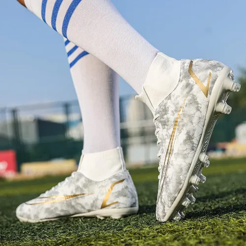 Vista 6 de Botas de fútbol Hightop para hombre, zapatos deportivos para exteriores, zapatos de fútbol de césped, picos para interiores y jóvenes