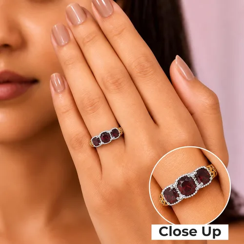 Vista 2 de 3 Stone Garnet Ring Silver with 14K Gold Plating January Birthstone Ring Cojín.