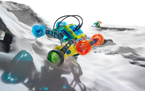 Vista 6 de GeoSmart Flip Bot - Construye vehículos geomagnéticos controlados a distancia con este juego de construcción magnético centrado en STEM con motores