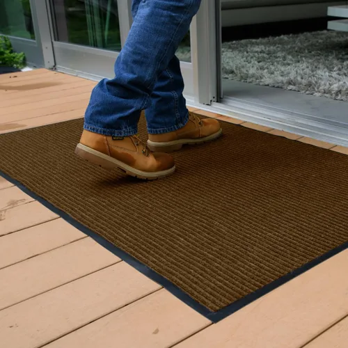 Vista 3 de UNIMAT Tapete de protección de tráfico, 3 x 5 pies, resistente e impermeable, resistente a las manchas y a la decoloración, parte trasera de goma