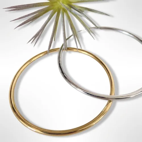 Vista 4 de Daisy Bloom Brazalete chapado en oro para mujer pulsera redonda de 018 pulgadas de grosor