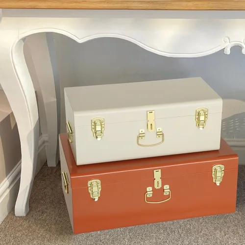 Vista 6 de Vixdonos Juego de 2 baúles decorativos de metal grande, organizador de dormitorio universitario con cerrojos y asa para decoración del hogar, 23.7 x