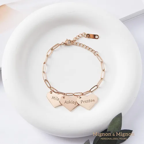 Vista 6 de MignonandMignon Pulsera de cadena de clip personalizada para ella, pulsera con colgante de corazón grabado personalizado, joyería con encanto