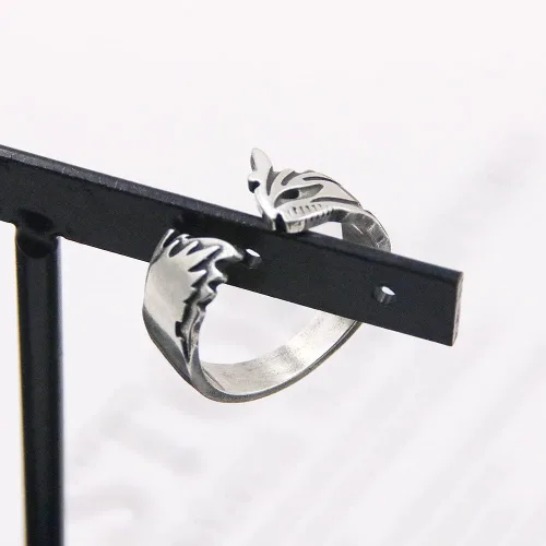 Vista 8 de Ealipoi Kurosaki Ichigo Anillo Anime Zangetsu Cosplay Anillos Aleación Accesorios Ajustables para Mujeres Hombres Regalo 3 Piezas, Metal, Venturina