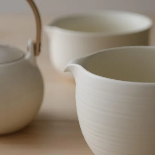 Vista 9 de WENSHUO Matcha Whisk Set, Ceramic Matcha Bowl with Spout, Crème,5-Pc Crema mate