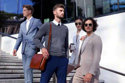 Vista 3 de Bolso bandolera de cuero para hombre bolso cruzado hecho a mano bolso de hombro fabricado en Italia resistente al tiempo