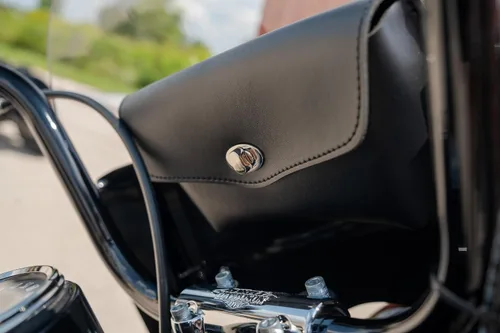 Vista 3 de Dowco Willie & Max 59513-00 Revolution Series: Bolsa de cuero sintético para parabrisas de motocicleta, color negro, ajuste universal