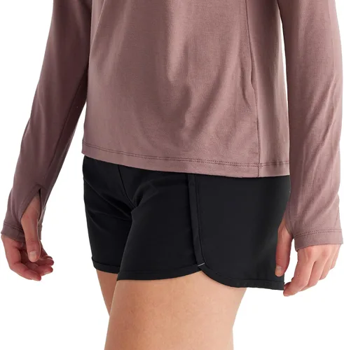 Vista 3 de Free Fly Pantalón corto con forro Breeze para mujer, absorbe la humedad, con protección solar UPF 50+ y forro de viscosa de bambú