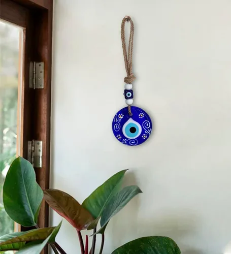 Vista 3 de Diseño de flores pintado a mano de cáñamo macramé mal de ojo para colgar en la pared, colgante de cristal, decorativo turco, griego, judío, adorno