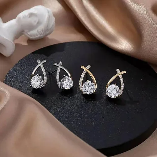 Vista 4 de Dainty Simplicitys - Aretes de circonita con cola de pez para mujeres y niñas, minimalismo, aretes chapados en lágrima, aretes de doble torsión