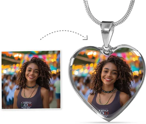Vista 2 de Collar de corazón de plata con foto personalizada pon tu imagen favorita en esta joyería con tu mensaje personalizado grabado como un regalo