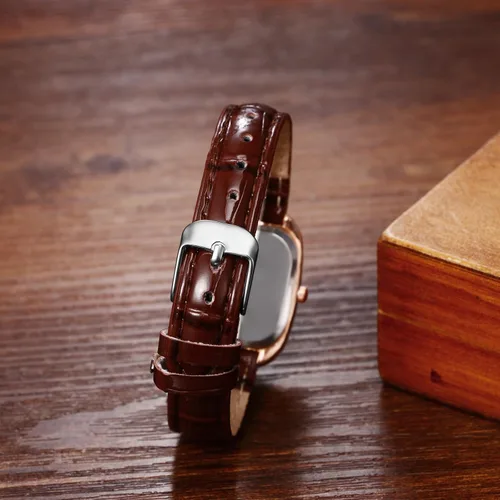 Vista 5 de Avaner Reloj rectangular para mujer, reloj analógico de cuarzo con diamantes de imitación, reloj cuadrado con correa de cuero, Marrón, Moderno