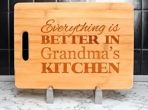 Vista 4 de Regalo de cocina personalizado Nombre de texto personalizado Todo mejor cocina Tabla de cortar de madera en forma de rectángulo personalizado