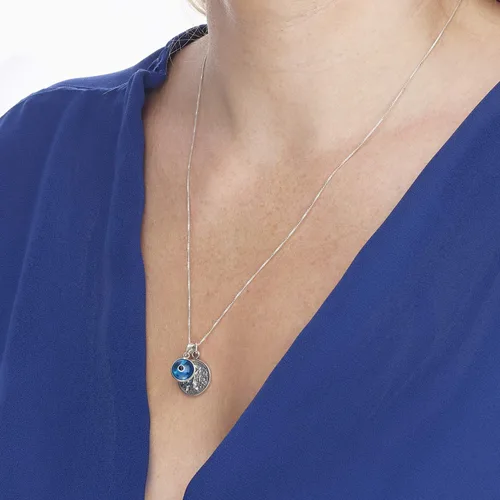 Vista 4 de Winning & Winners - Collar con dije de moneda de plata, cadena de caja de 20 pulgadas con dije de protección contra el mal de ojo azul, joyería