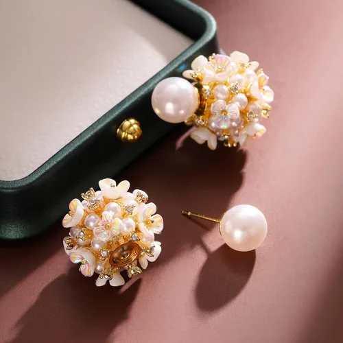 Vista 5 de Aretes de bola de flor de perlas, aretes de bola blanca para mujeres y niñas, Zinc, Perla