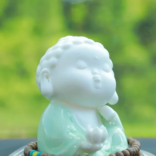 Vista 2 de Estatuas de Buda de cerámica pequeñas y lindas estatuas de monje que piensan estatua hecha a mano de cerámica para decoración de coche, adorno