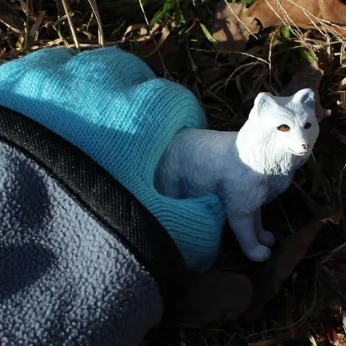 Vista 4 de Safari Ltd. Arctic Fox Figurine – Figura detallada de plástico de 3.25 pulgadas – Divertido juguete educativo para niños, niñas y niños a partir