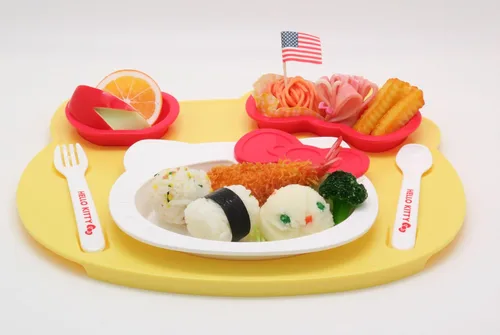 Vista 2 de OSK Sanrio Hello Kitty - Juego de platos y cubiertos para niños KP-18