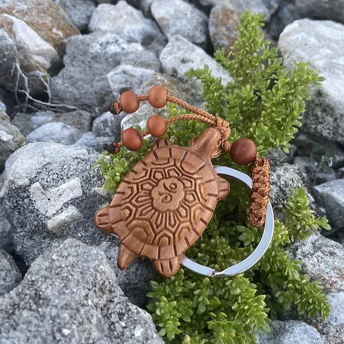 Vista 6 de Dijes de buena suerte Llavero de tortuga Llavero de Feng Shui Amuleto de la suerte de madera de la sandalia Lindo llavero Regalos de buena