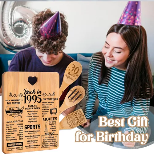 Vista 2 de Regalos de cumpleaños número 30 para mujeres – Regalos de cumpleaños número 30 para hombres, tabla de cortar, hecha de bambú grabada "Year 1995 News