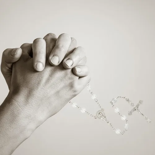 Vista 7 de Needzo Madonna - Rosario con cuentas de crucifijo plateado y oración católica, regalo de recuerdo religioso, regalo de confirmación