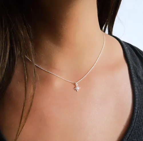 Vista 2 de Annika Bella Collar de plata de ley con estrella para mujer, longitud de 15 a 17 pulgadas, pequeño collar con dije de estrella del norte