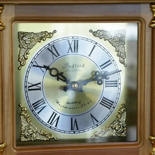 Vista 4 de Bedford Clock Collection Reloj de pared de péndulo de 34.5 pulgadas con acabado de roble de cosecha antigua