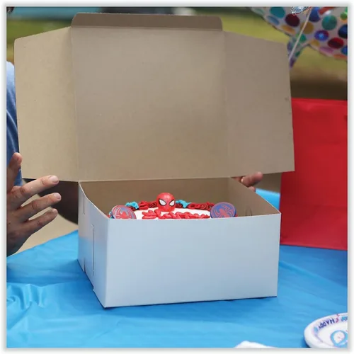 Vista 2 de Southern Champion Tray Cajas de panadería blancas estándar 6X4-1/2X2-3/4, 250