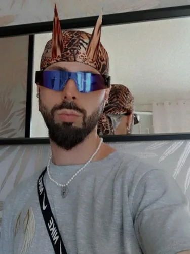 Vista 4 de AIEYEZO Gafas de sol envolventes futuristas de moda moderna sin montura para mujeres y hombres Cyberpunk visera gafas de sol modernas sombras futuras