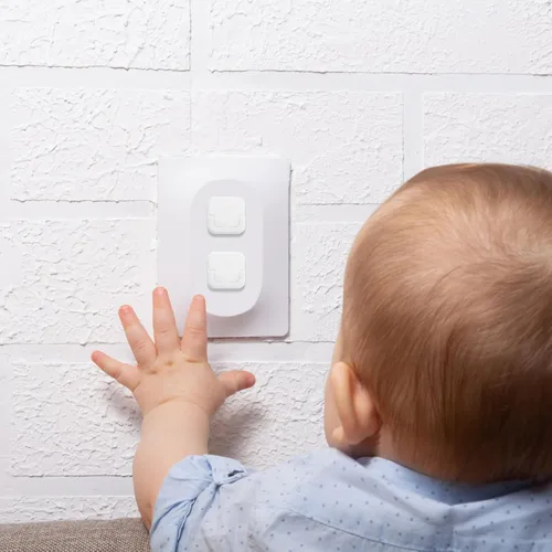 Vista 5 de Levemolo 12pcs Babyproof Socket Covers for Standard Wall Outlets Safety Electrical Outlet Caps Protecting Hands Easy to Install for Home Safety