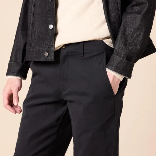 Vista 4 de Amazon Essentials - Pantalón chino casual elástico de corte recto para hombre