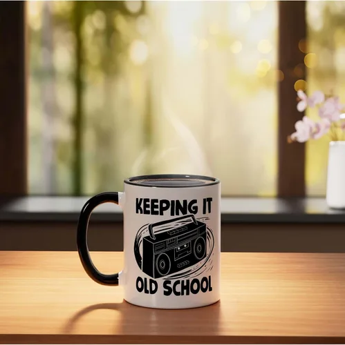 Vista 3 de Keeping It Old School 80s 90s Retro Cassette Radio Taza de cerámica, color negro y blanco