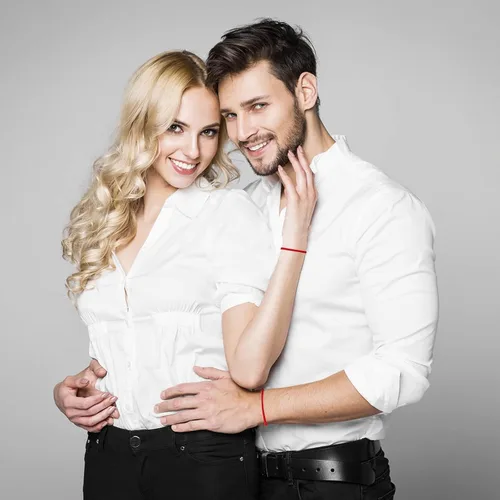 Vista 5 de RAYSTAR Regalos para el día de San Valentín para él, ella, regalos para parejas para novio y novia, cadena roja del destino pulseras para relaciones