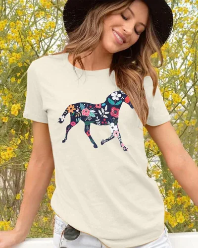 Vista 2 de Camisa de caballo para mujer, diseño de caballo floral, camiseta de regalo para amantes de los caballos, camiseta vaquera occidental de manga corta