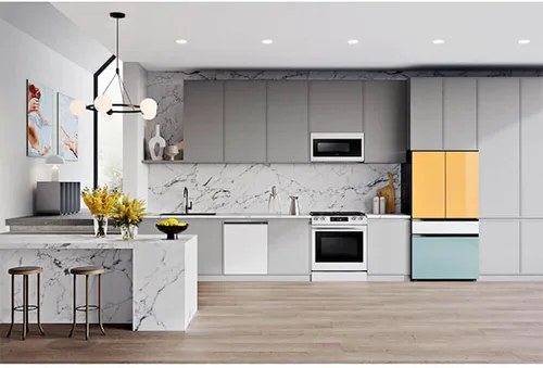 Vista 5 de Samsung Refrigerador de puerta francesa de 4 puertas a medida de 29 pies cúbicos con centro de bebidas, panel superior de vidrio azul matutino