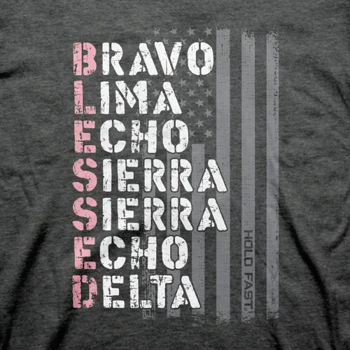 Vista 2 de Hold Fast Blessed Bravo Lima Echo Sierra Delta Flag - Camiseta de algodón gris jaspeado con cuello redondo, talla S